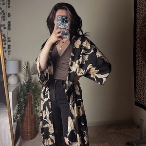 MAISON DU SOIR Floral Print Midi Length Dress
Size Large XL